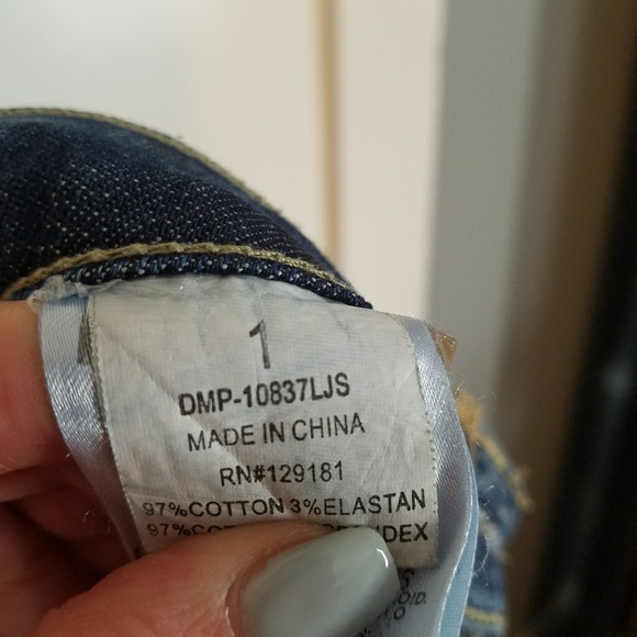 Light washed ripped jeans with adorable gems - Picture 5 of 5